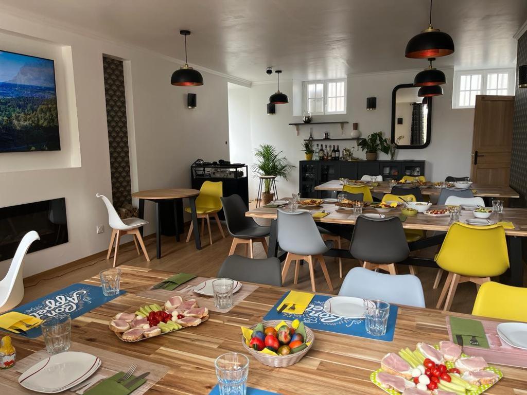 La Maison Des Amis En Normandie Pontfarcy Екстериор снимка